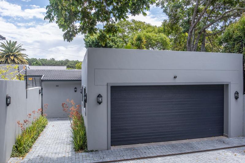 5 Bedroom Property for Sale in Constantia Western Cape